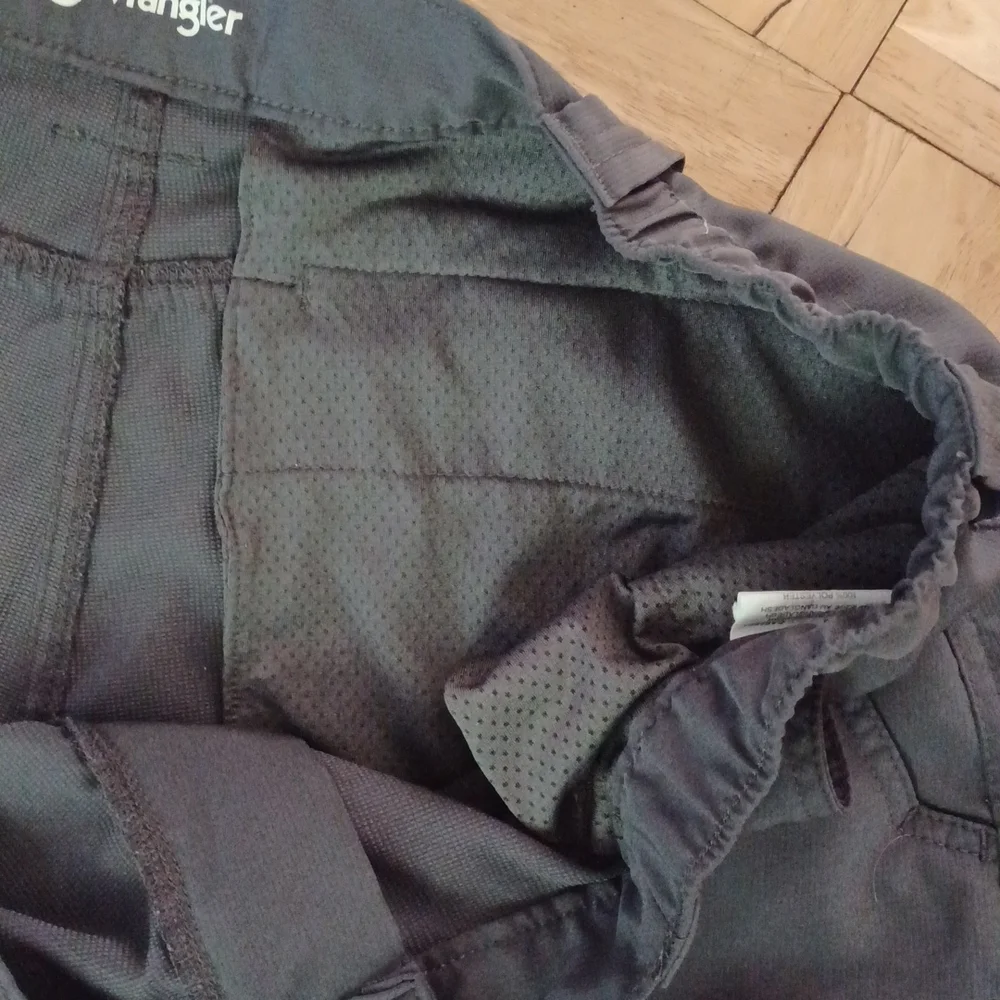 Wrangler dri fit shorts size 40 waist 100 percent polyester